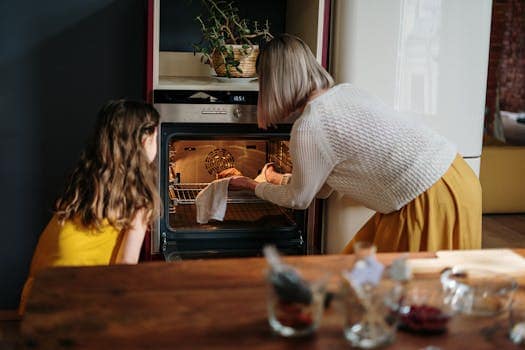 Machine Learning in Smart Fridges: Recipe Suggestions Based on Contents